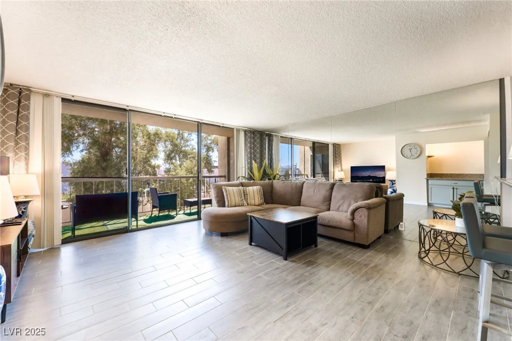 750 Royal Crest, Las Vegas, NV 89169