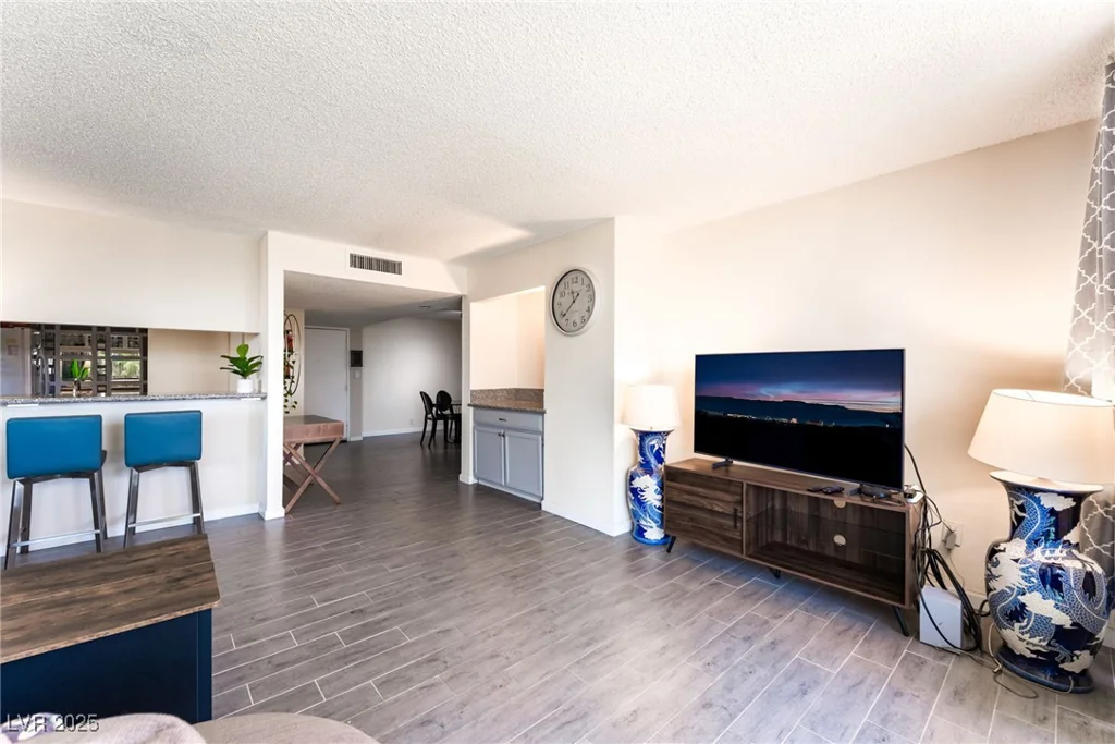 750 Royal Crest, Las Vegas, NV 89169