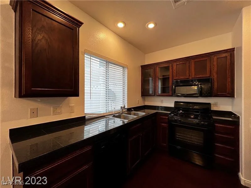 8218 Golden Flowers, Las Vegas, NV 89139