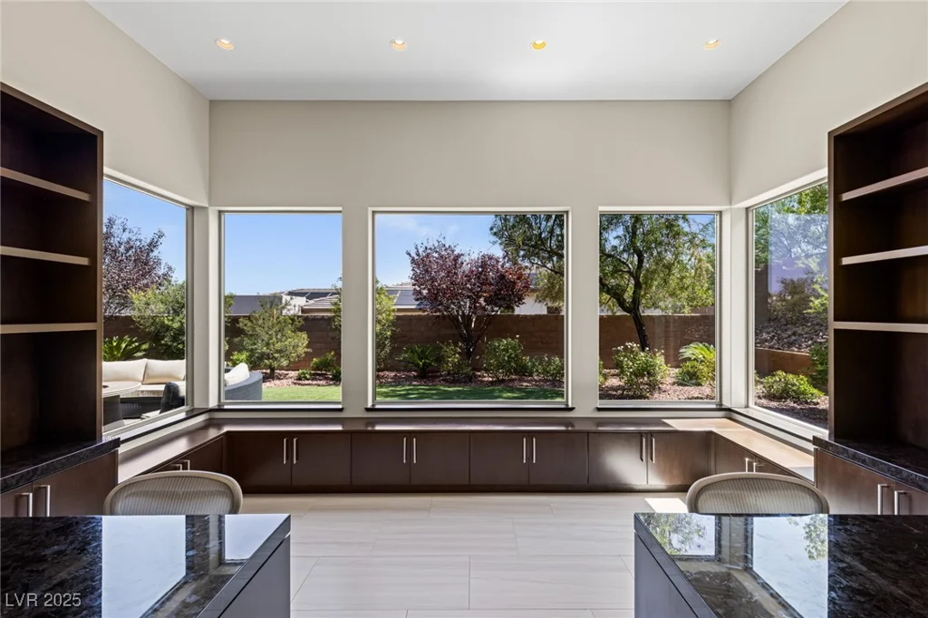 18 Midnight Ridge, Las Vegas, NV 89135