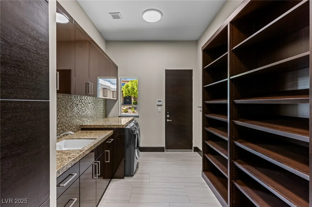 18 Midnight Ridge, Las Vegas, NV 89135
