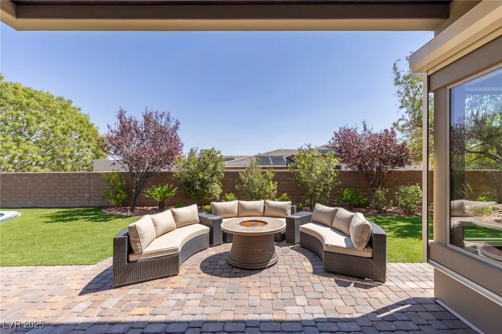 18 Midnight Ridge, Las Vegas, NV 89135