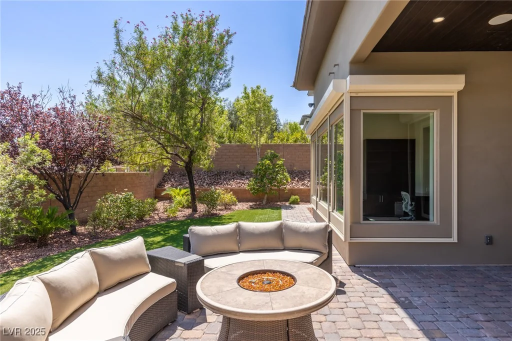 18 Midnight Ridge, Las Vegas, NV 89135