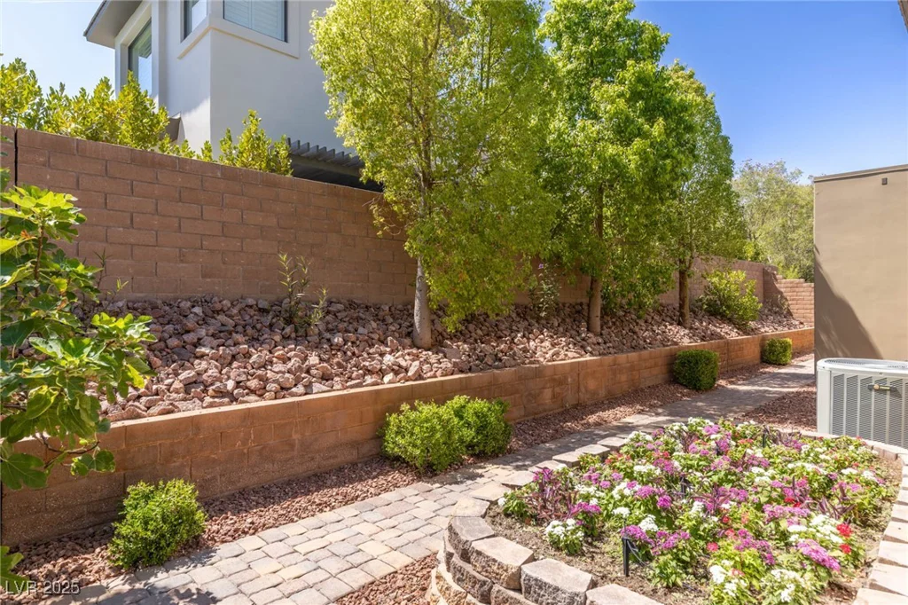 18 Midnight Ridge, Las Vegas, NV 89135