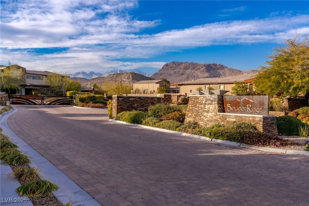 18 Midnight Ridge, Las Vegas, NV 89135