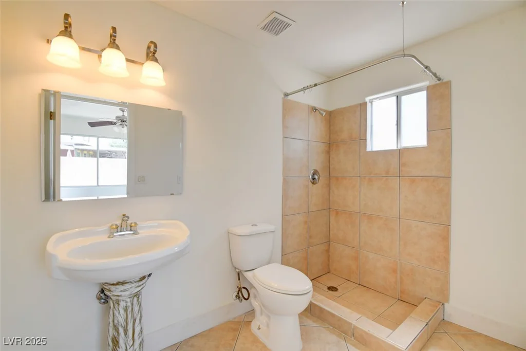 1405 Oakwood, North Las Vegas, NV 89030