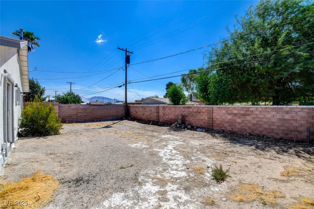 1405 Oakwood, North Las Vegas, NV 89030