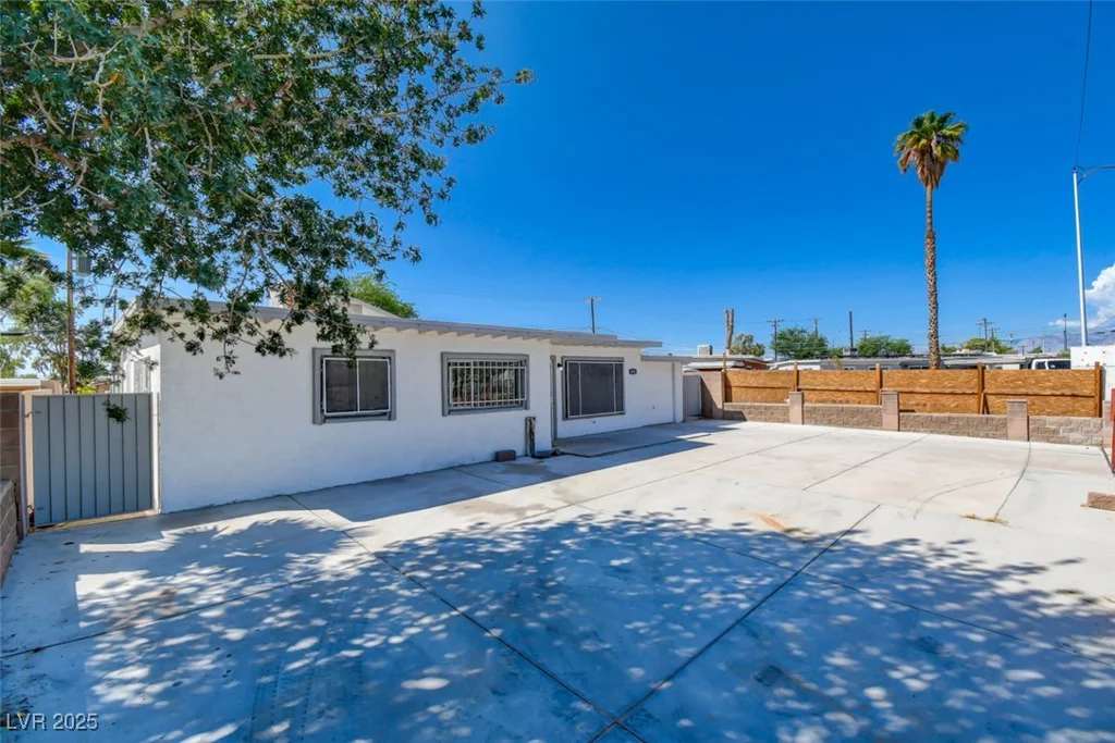 1405 Oakwood, North Las Vegas, NV 89030