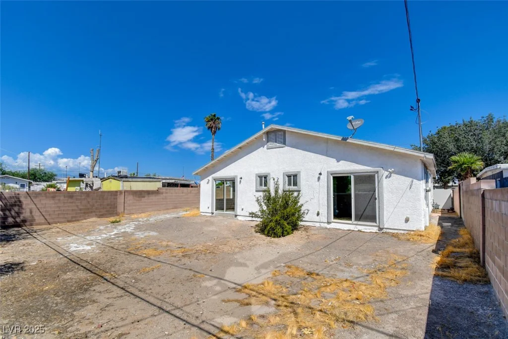 1405 Oakwood, North Las Vegas, NV 89030