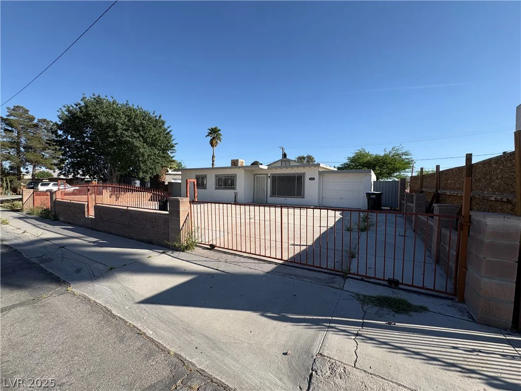 1405 Oakwood, North Las Vegas, NV 89030