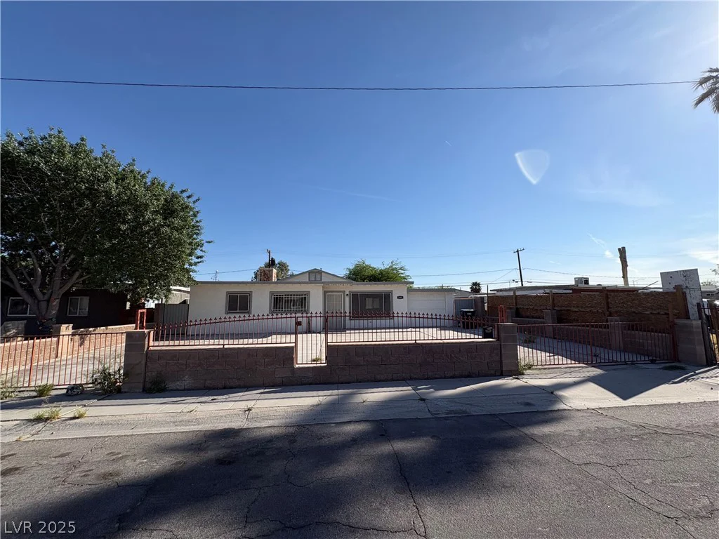 1405 Oakwood, North Las Vegas, NV 89030