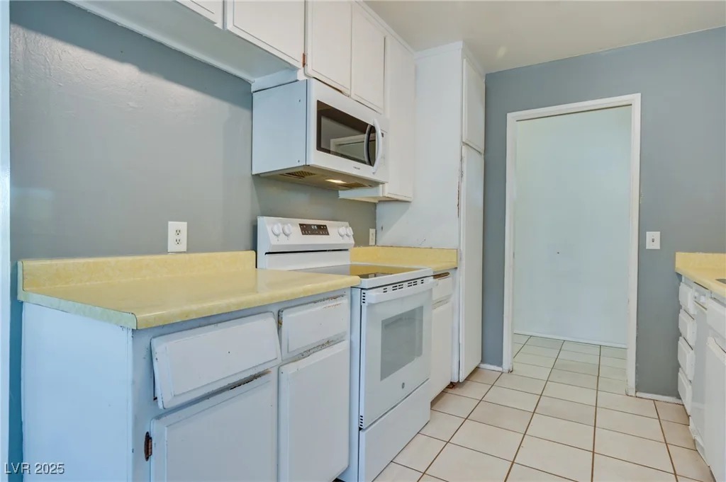 1200 Saylor, Las Vegas, NV 89108