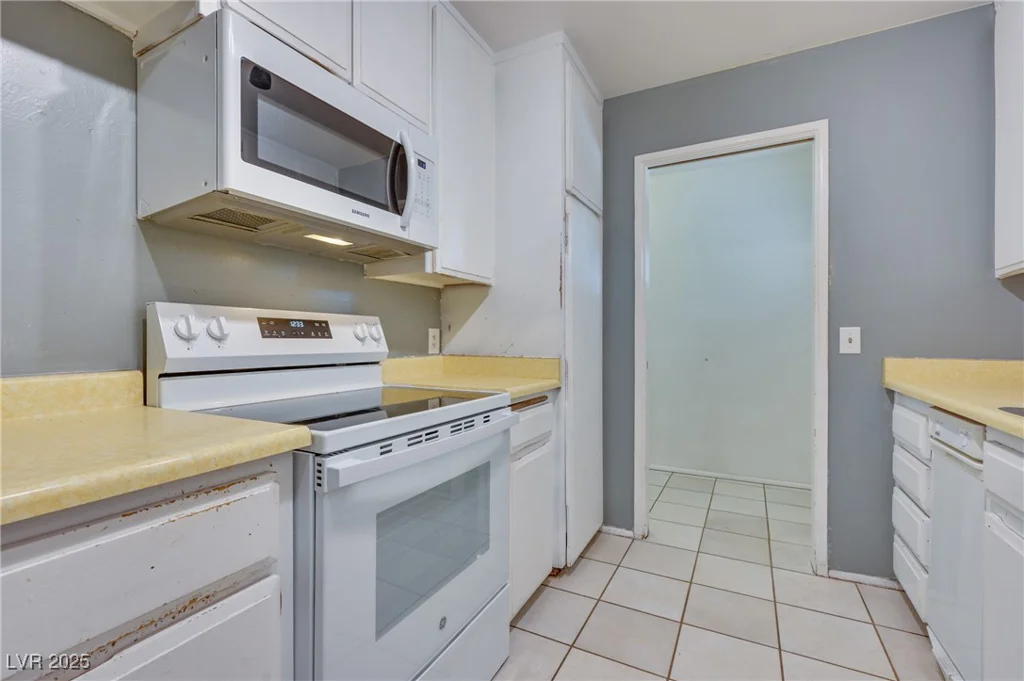 1200 Saylor, Las Vegas, NV 89108
