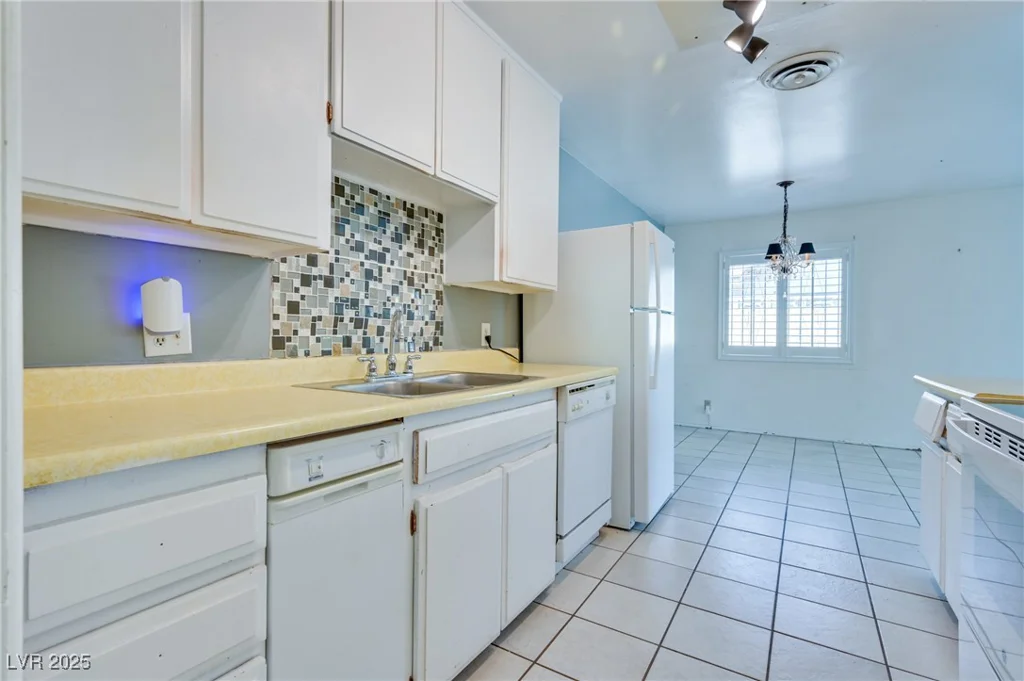1200 Saylor, Las Vegas, NV 89108