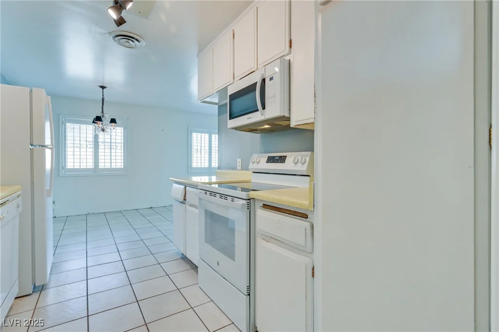 1200 Saylor, Las Vegas, NV 89108