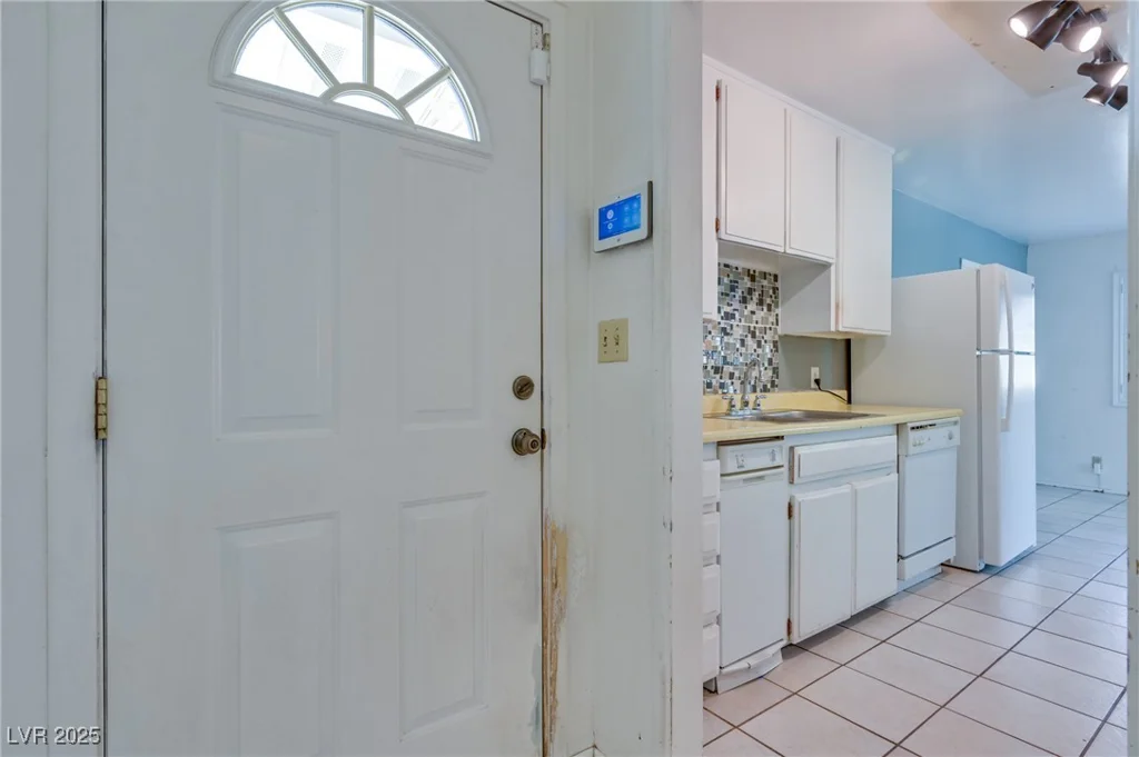 1200 Saylor, Las Vegas, NV 89108
