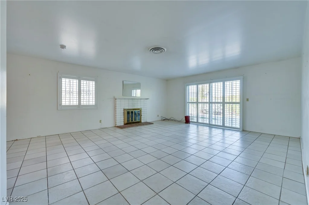 1200 Saylor, Las Vegas, NV 89108
