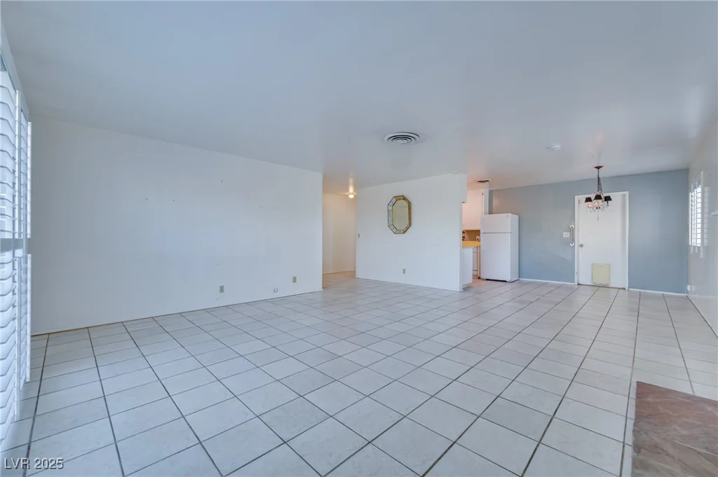 1200 Saylor, Las Vegas, NV 89108