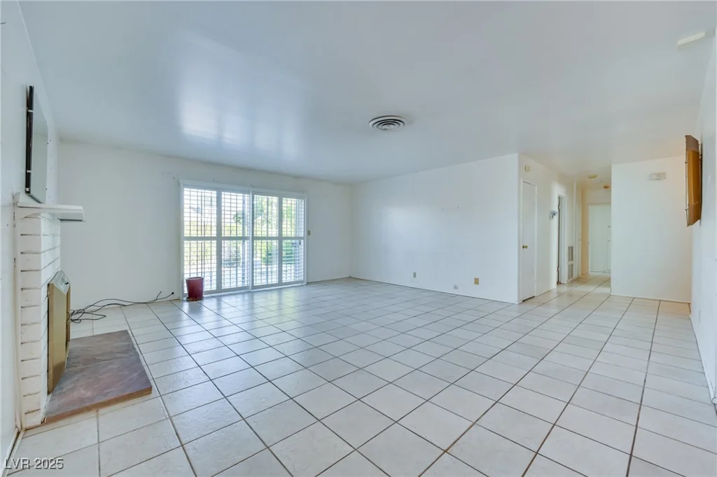 1200 Saylor, Las Vegas, NV 89108