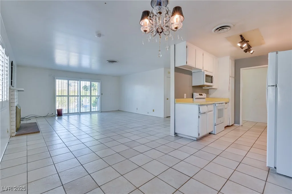 1200 Saylor, Las Vegas, NV 89108