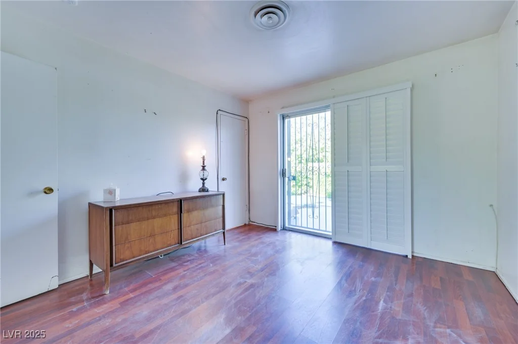 1200 Saylor, Las Vegas, NV 89108
