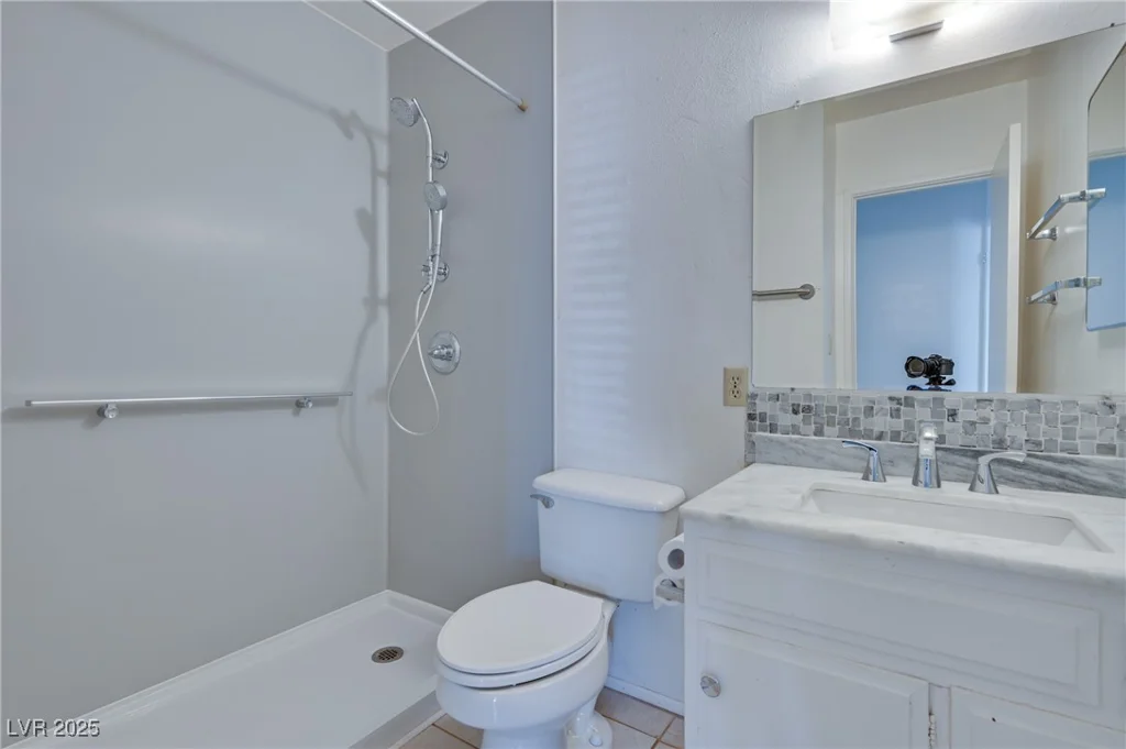 1200 Saylor, Las Vegas, NV 89108