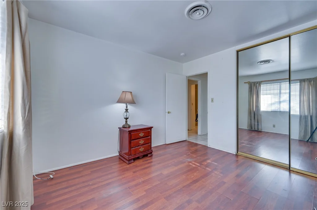 1200 Saylor, Las Vegas, NV 89108