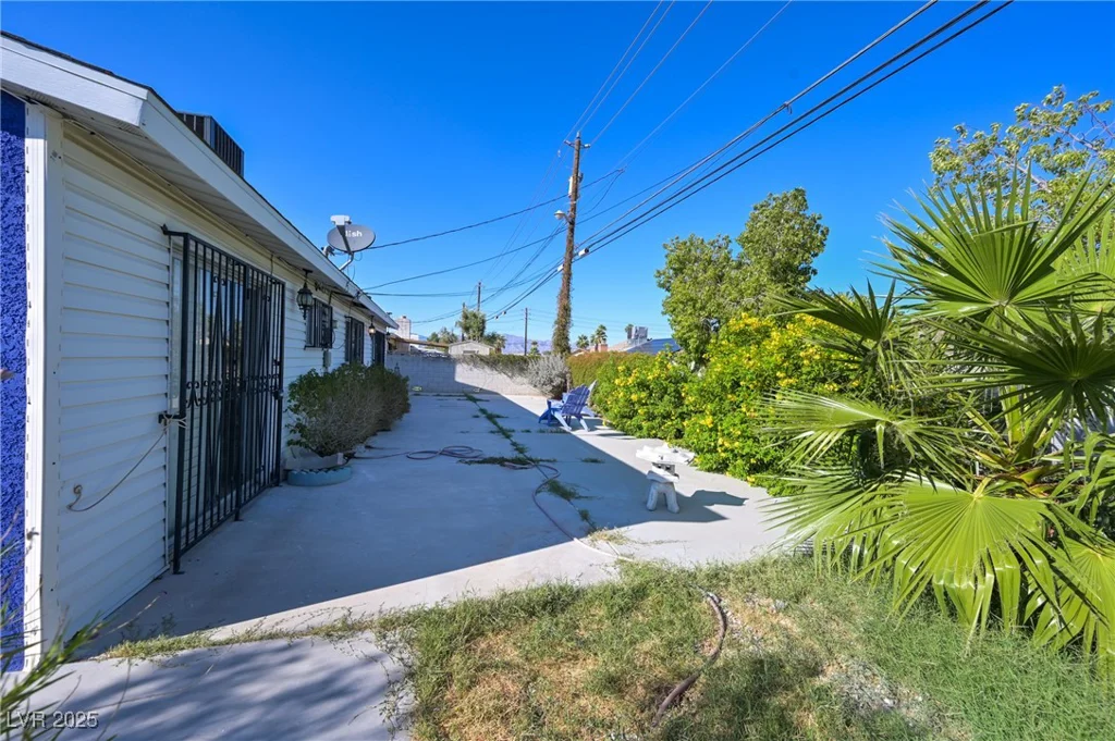 1200 Saylor, Las Vegas, NV 89108