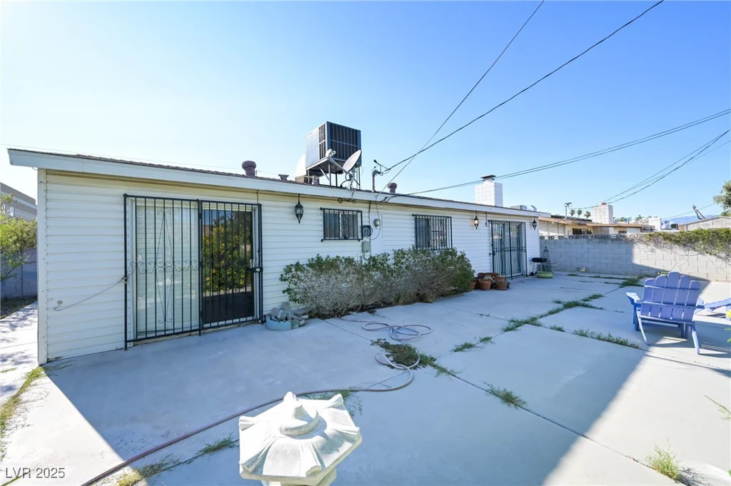 1200 Saylor, Las Vegas, NV 89108