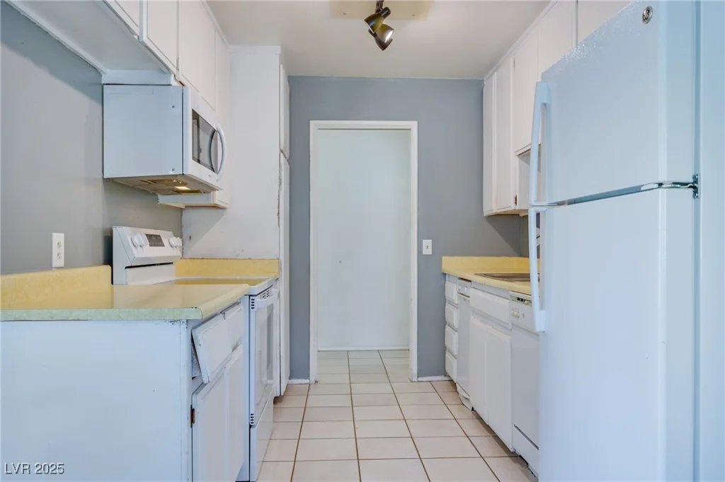 1200 Saylor, Las Vegas, NV 89108
