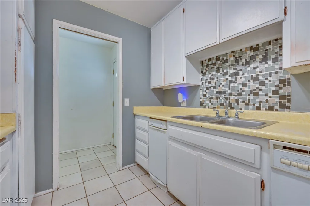 1200 Saylor, Las Vegas, NV 89108