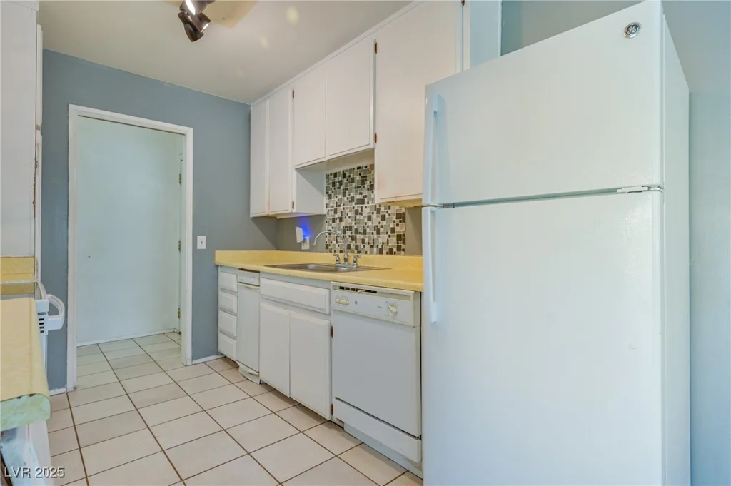 1200 Saylor, Las Vegas, NV 89108
