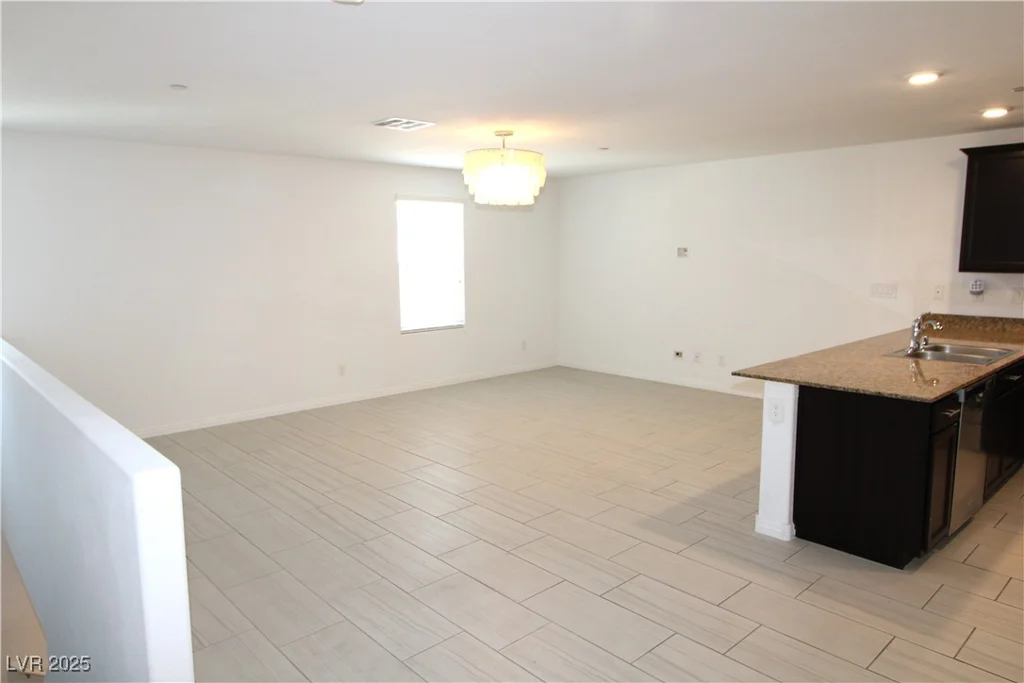 4641 Woolcomber, Las Vegas, NV 89115
