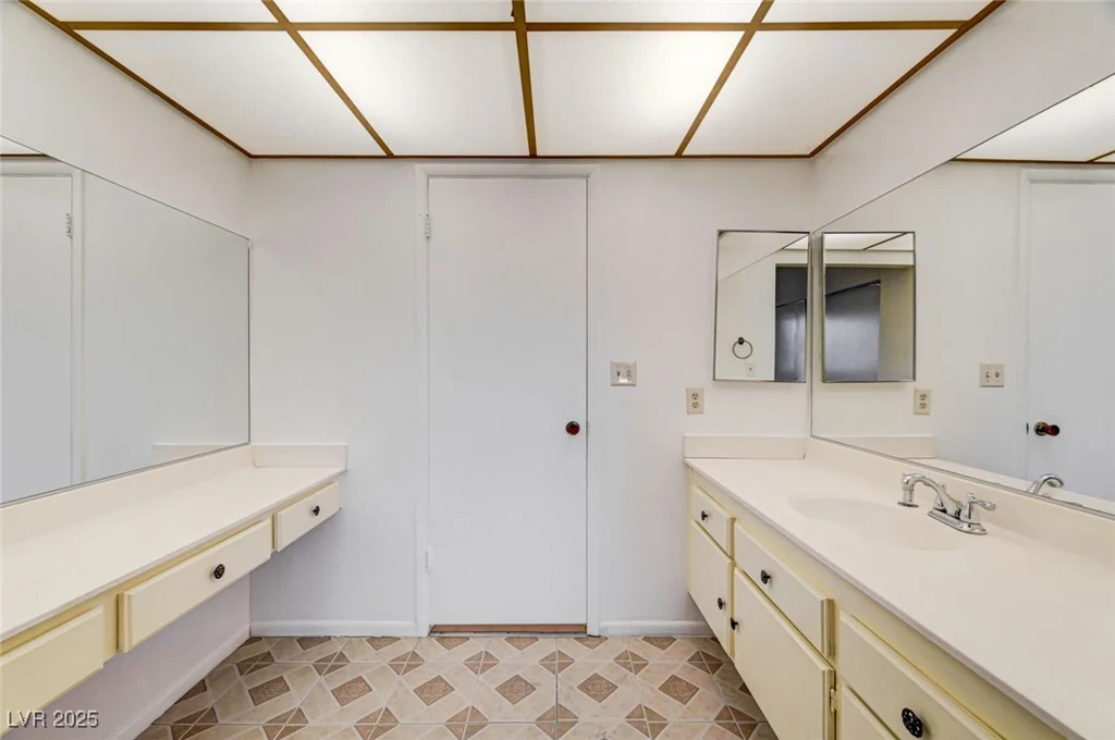 2513 Calico, Las Vegas, NV 89108