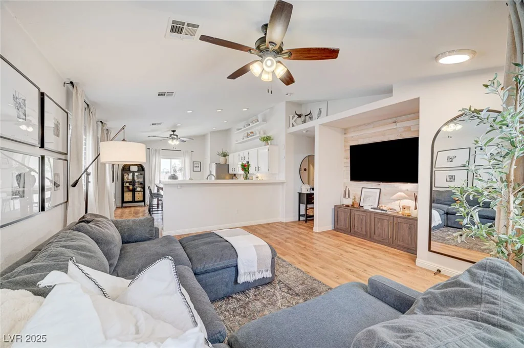 4909 Whispering Spring, Las Vegas, NV 89131