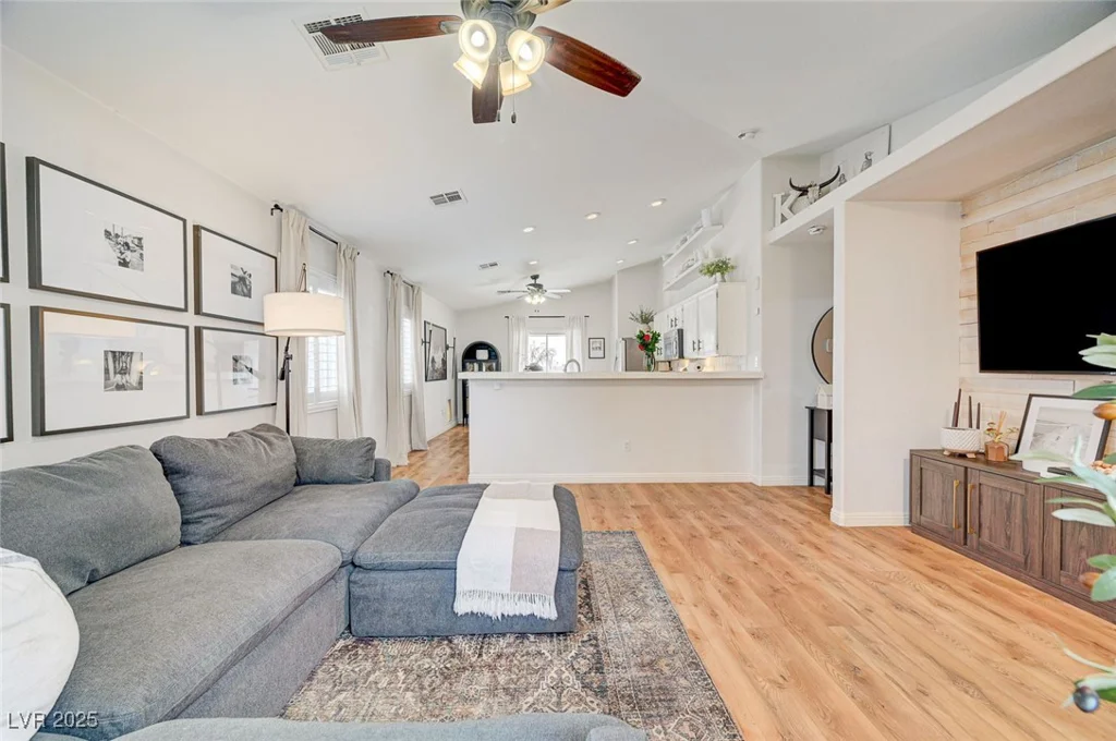 4909 Whispering Spring, Las Vegas, NV 89131