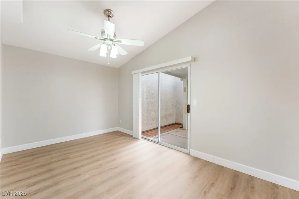 5401 Geneive, Las Vegas, NV 89108