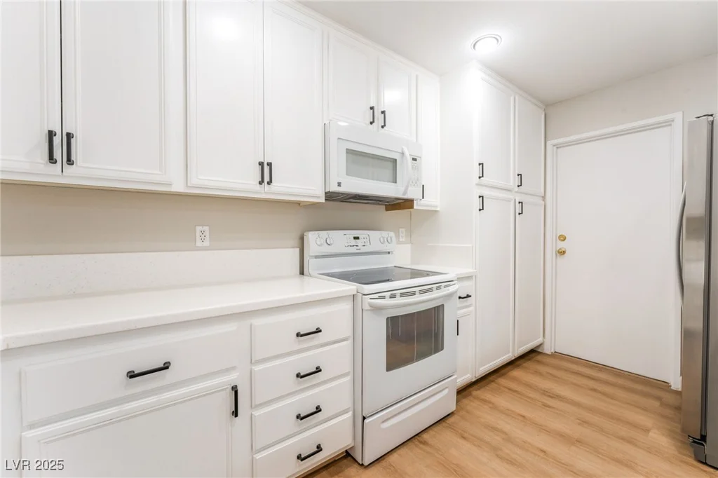 5401 Geneive, Las Vegas, NV 89108
