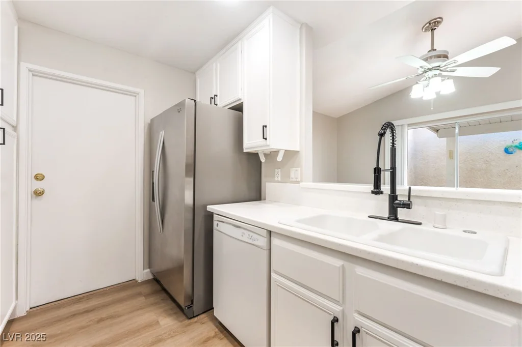 5401 Geneive, Las Vegas, NV 89108