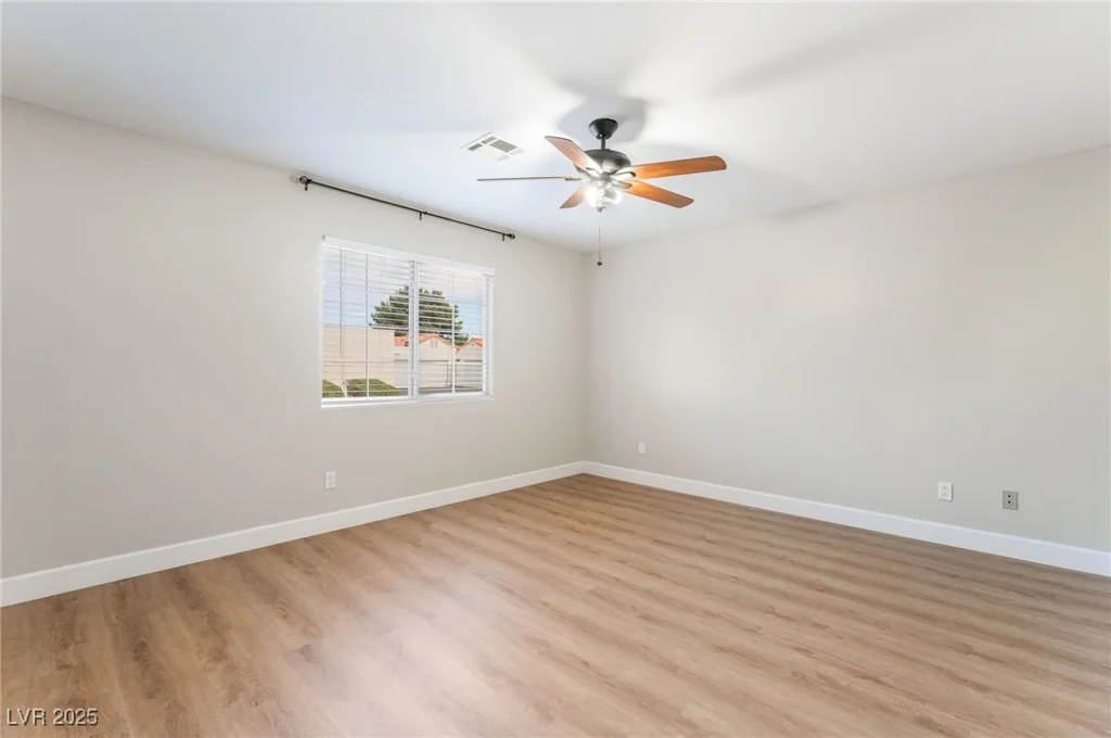 5401 Geneive, Las Vegas, NV 89108