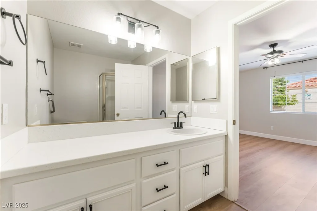 5401 Geneive, Las Vegas, NV 89108