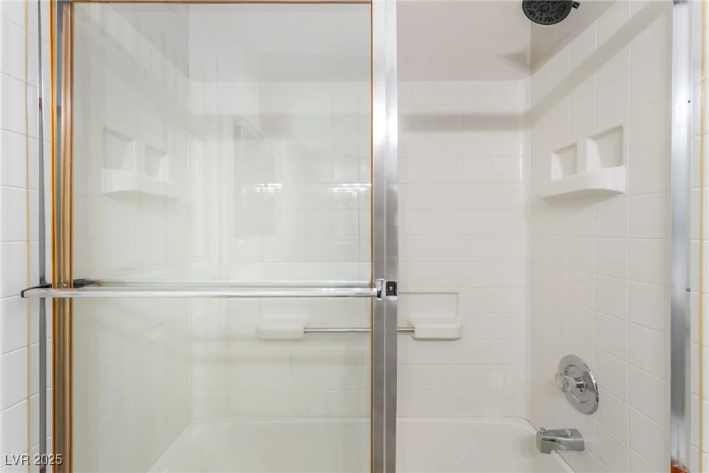 5401 Geneive, Las Vegas, NV 89108