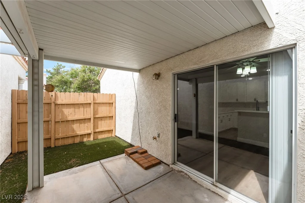 5401 Geneive, Las Vegas, NV 89108