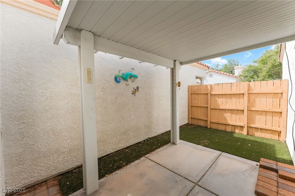 5401 Geneive, Las Vegas, NV 89108