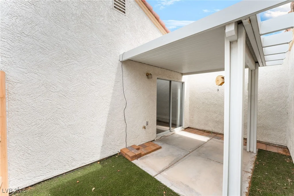 5401 Geneive, Las Vegas, NV 89108