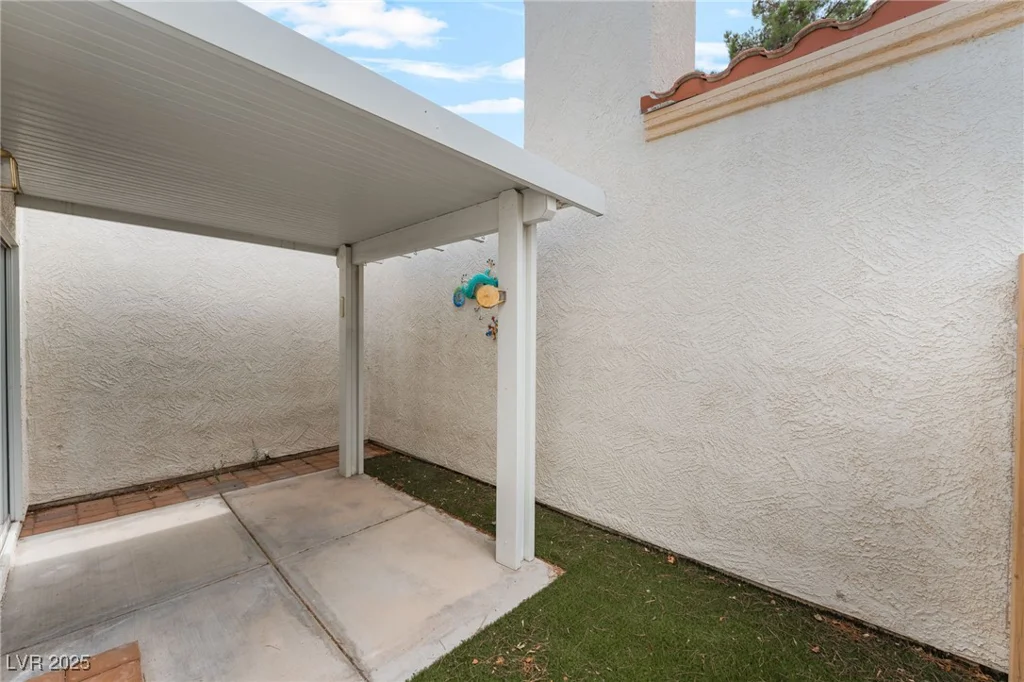 5401 Geneive, Las Vegas, NV 89108