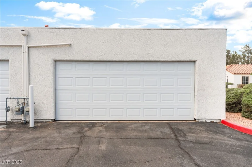 5401 Geneive, Las Vegas, NV 89108
