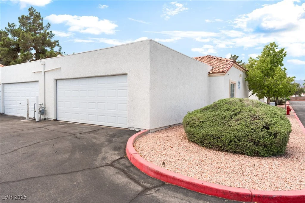 5401 Geneive, Las Vegas, NV 89108