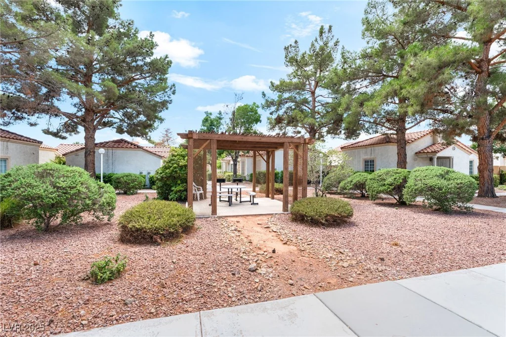 5401 Geneive, Las Vegas, NV 89108