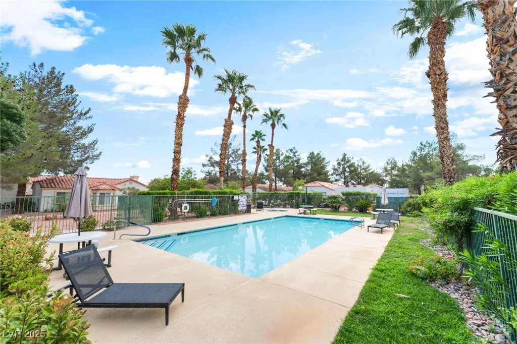 5401 Geneive, Las Vegas, NV 89108
